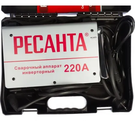 Инверторный сварочный аппарат Ресанта САИ-220 в кейсе